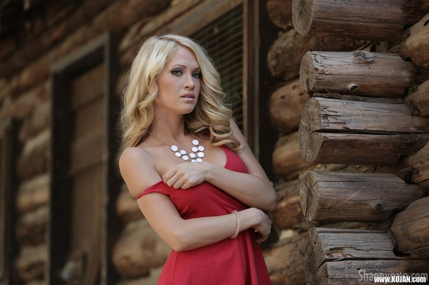 Shannyn XO visits a Log Cabin in a sexy red Dress - Photo #3253531