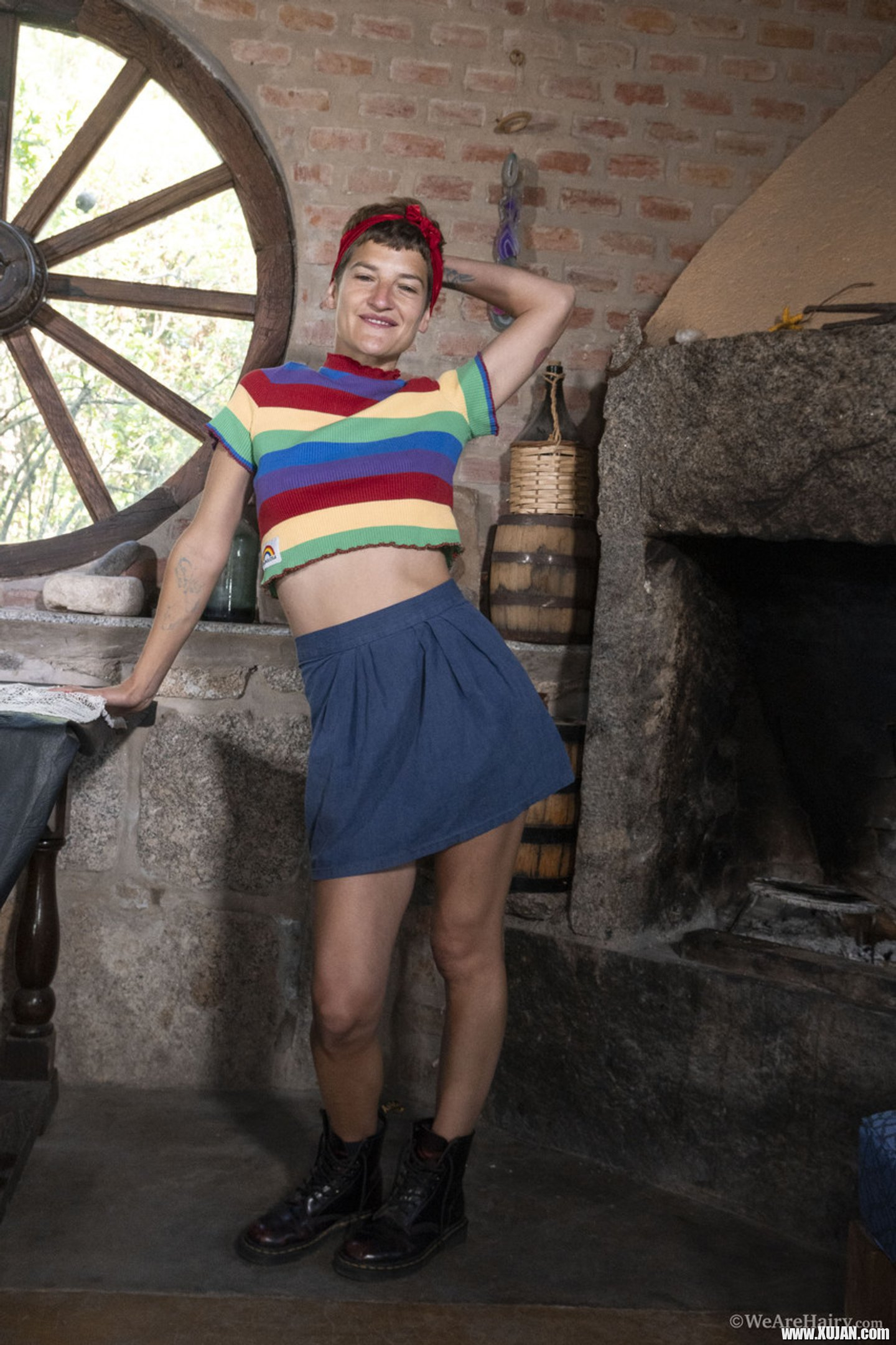 Solo Gloria M with small tits and hairy pussy posing naked - Photo #3253964