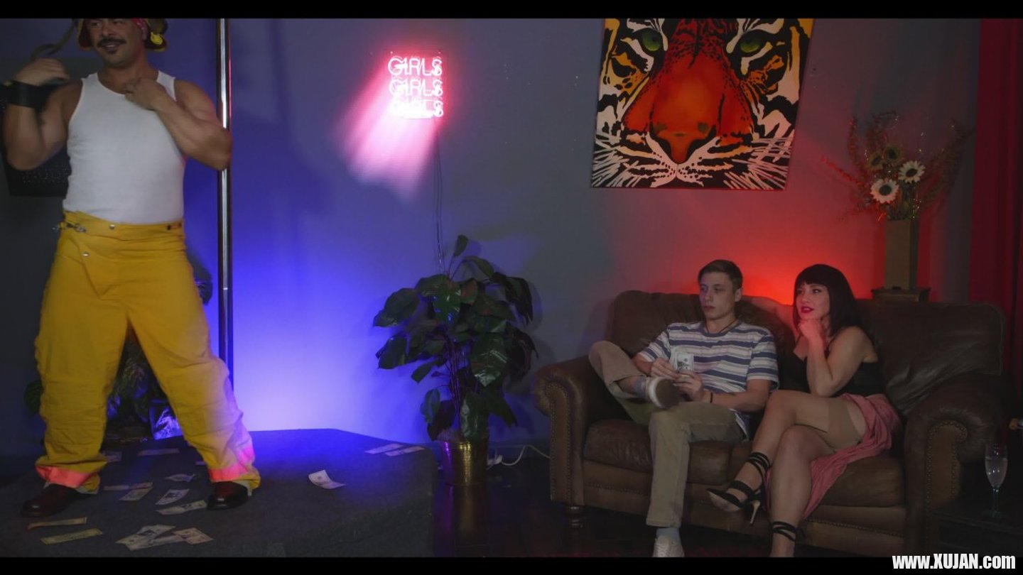 Filthy bitch Sarah Diavola gets expoed in front of her boyfriend - Photo #3256296