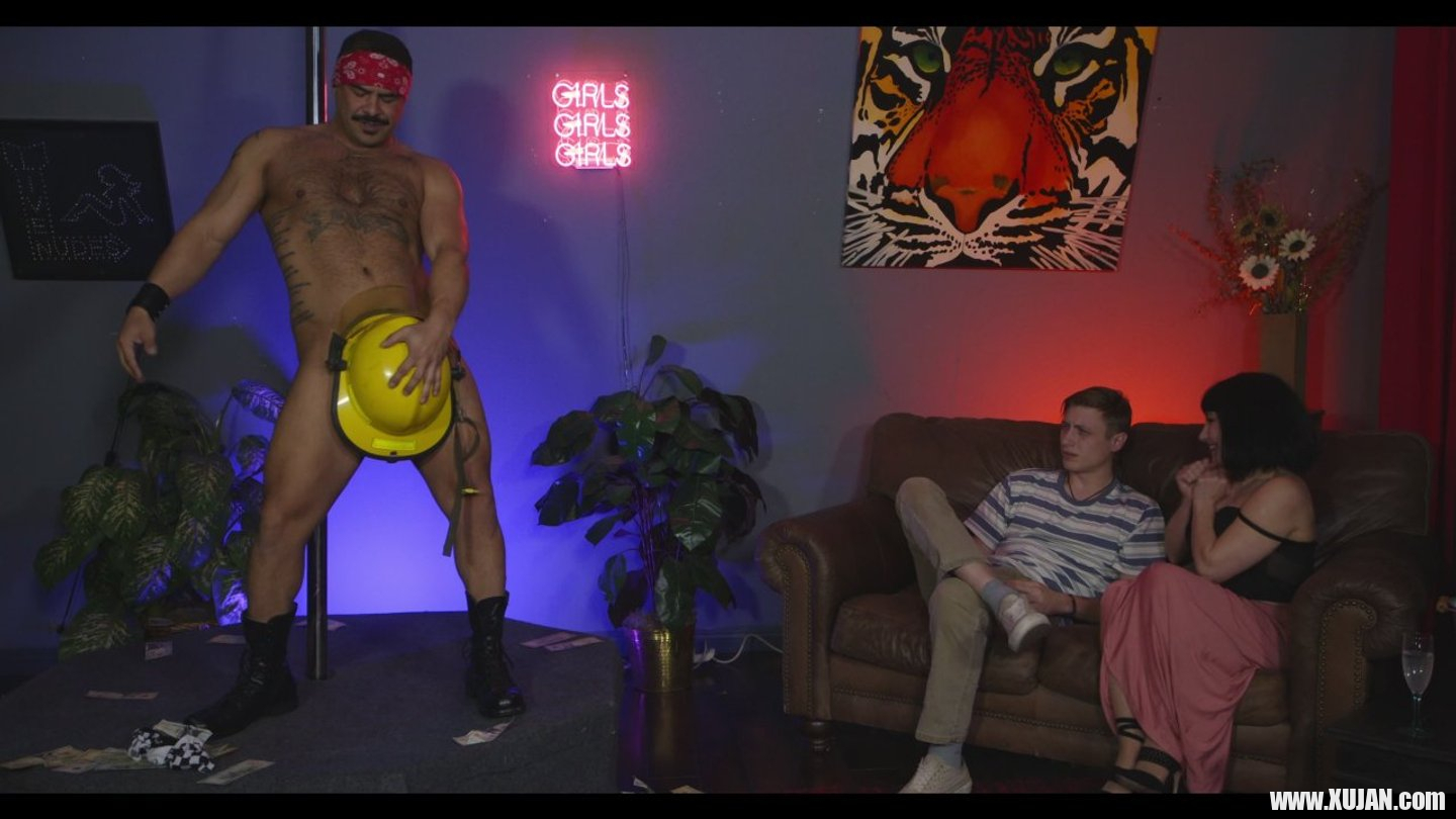 Filthy bitch Sarah Diavola gets expoed in front of her boyfriend - Photo #3256299