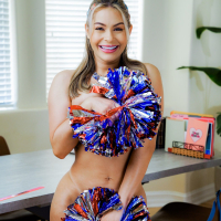 Sweet blonde cheerleader Nicole Aria drops her clothes for a quickie