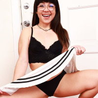 Brunette Mochi Mona with hot ass exposing her trimmed love tube