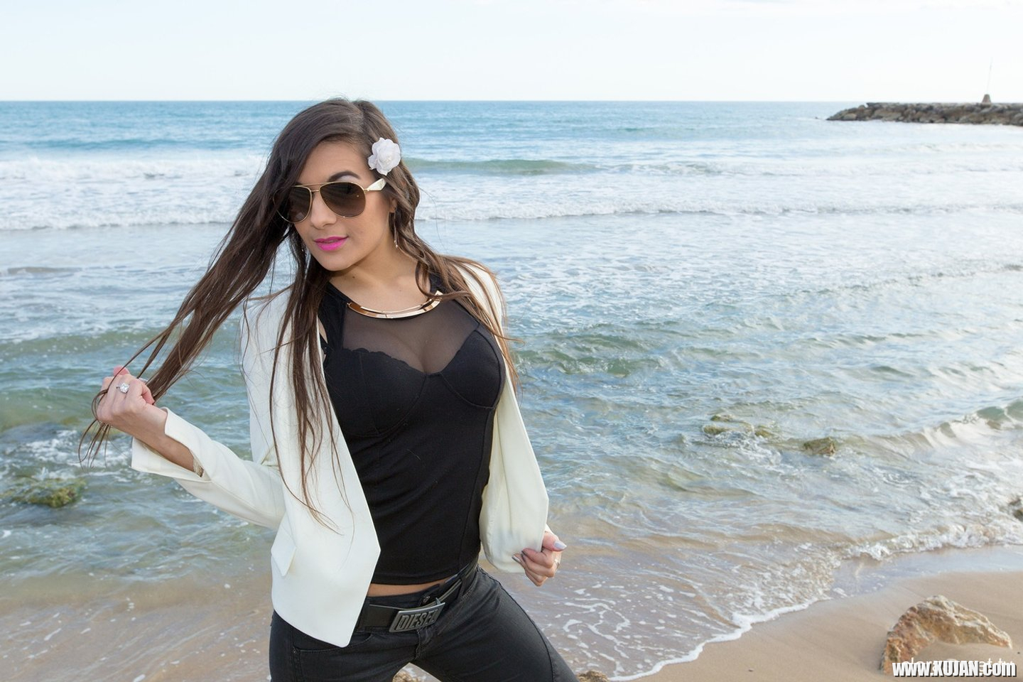 Gorgeous Clara Sweet showing her nice tits in a bra on the beach - Photo #3259119
