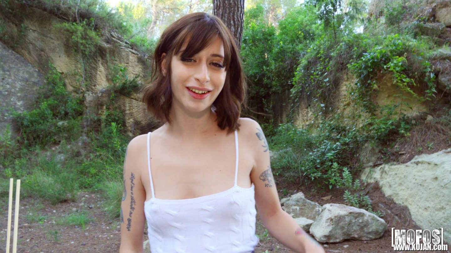 Filthy girl Silvia Soprano gets analyzed outdoors - Photo #3260983