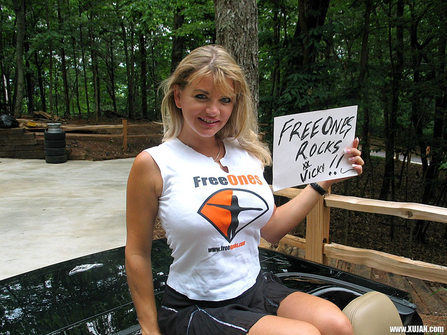 Vicky Vette in a FreeOnes Tshirt posing - Photo #3264593