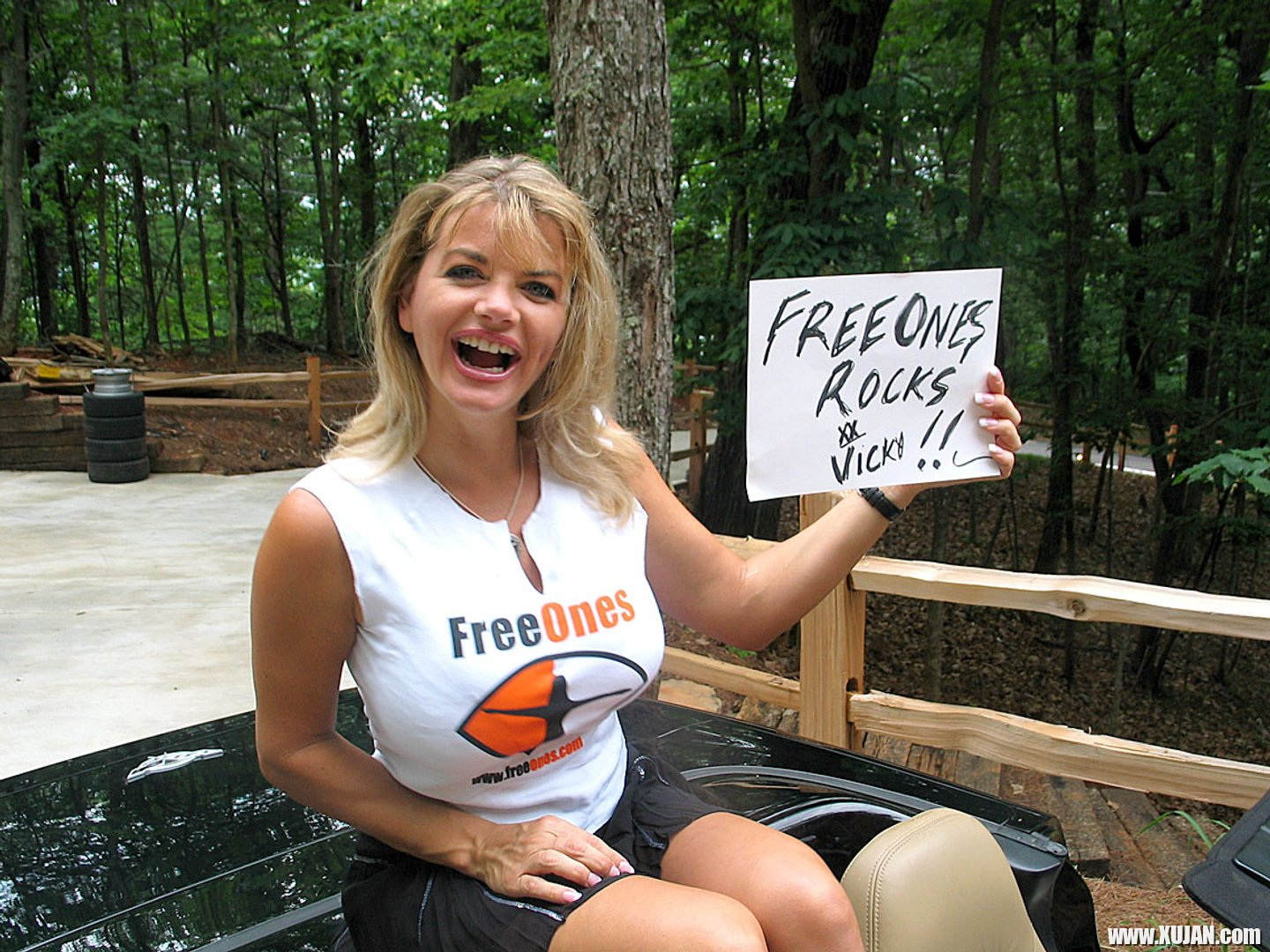 Vicky Vette in a FreeOnes Tshirt posing - Photo #3264594