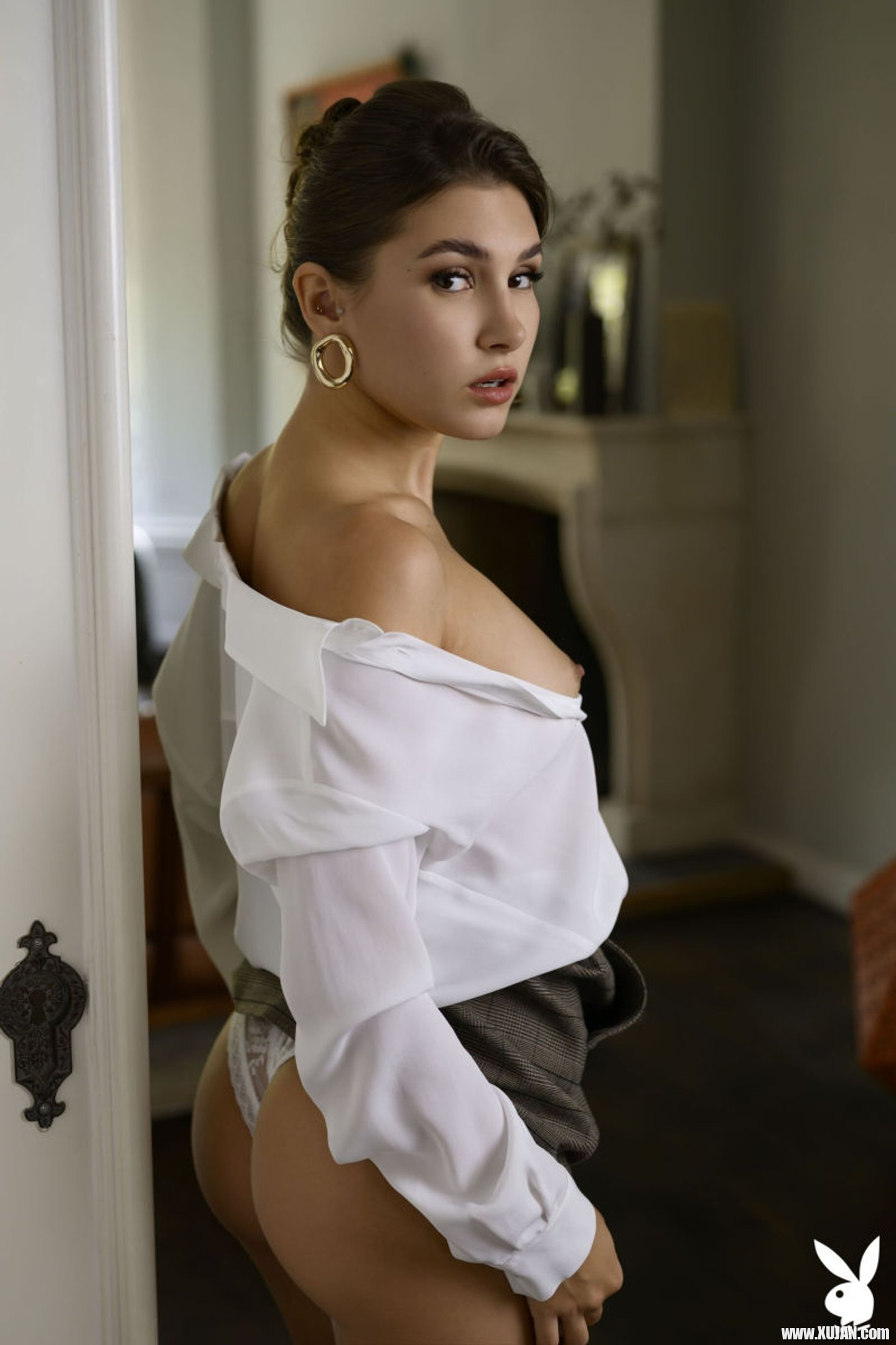 Gorgeous Ellie Luna with natural tits and hot ass posing naked - Photo #3265723