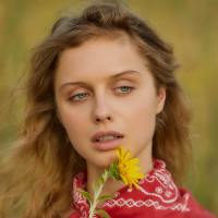 Gorgeous Amelie Lou teasing naked out in the field looking perfect