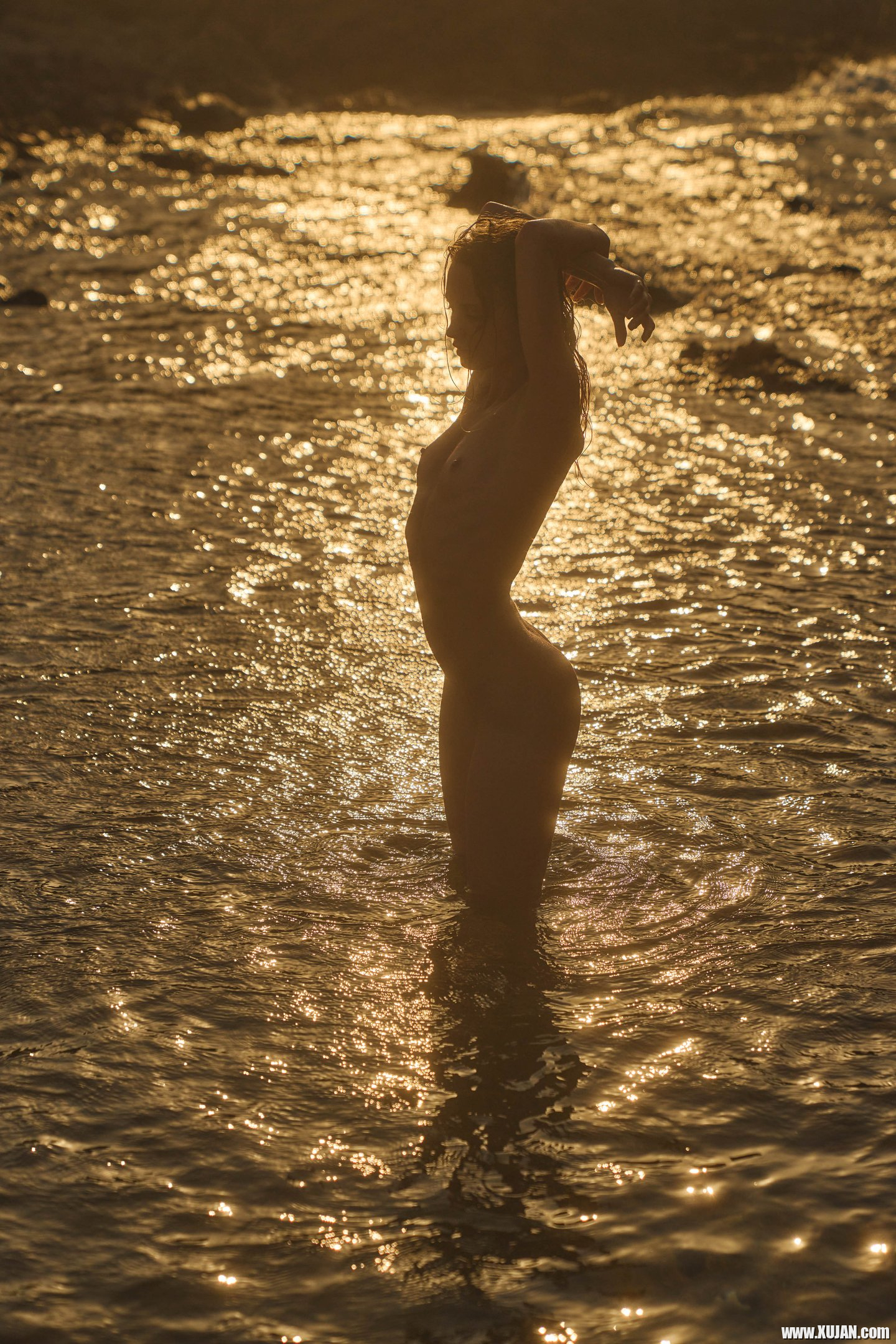 Stunning hot model Amelie Lou posing naked under the sun - Photo #3265976