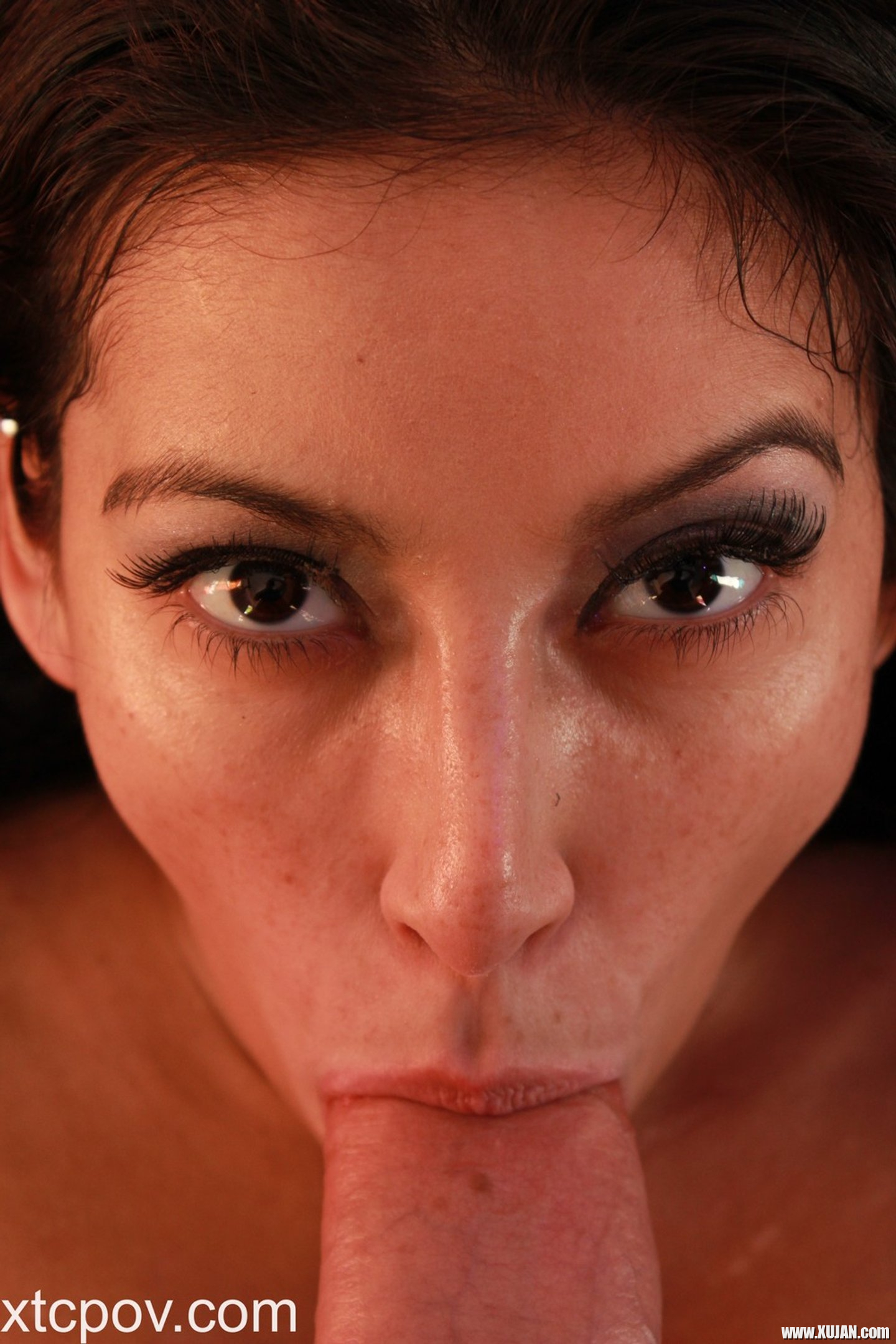 Brunette chick Kimberly Gates wraps her lips around a hard dick - Photo #3268956
