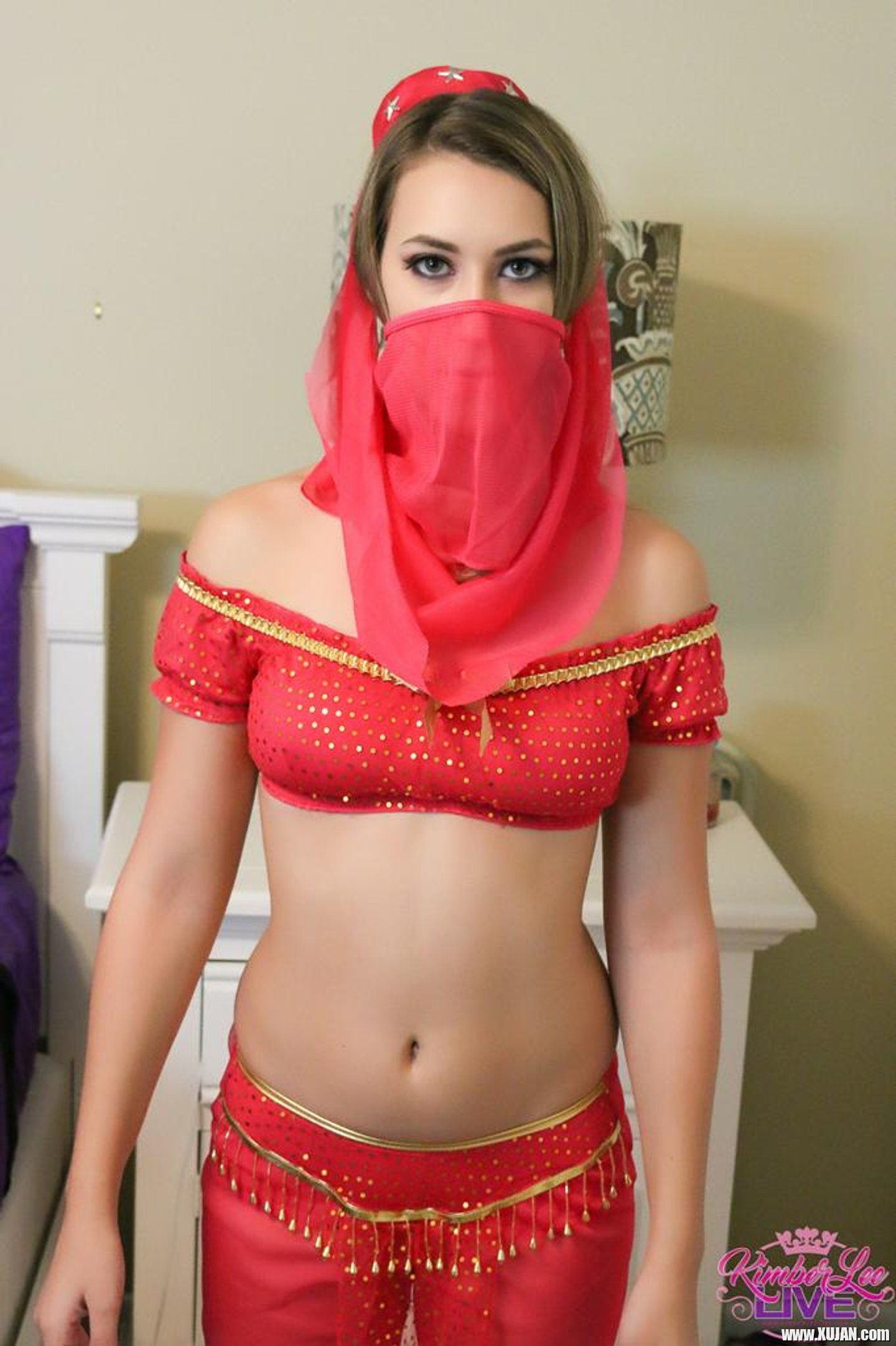 Kimber Lee likes posing and showing sexy Feet - Photo #3269048