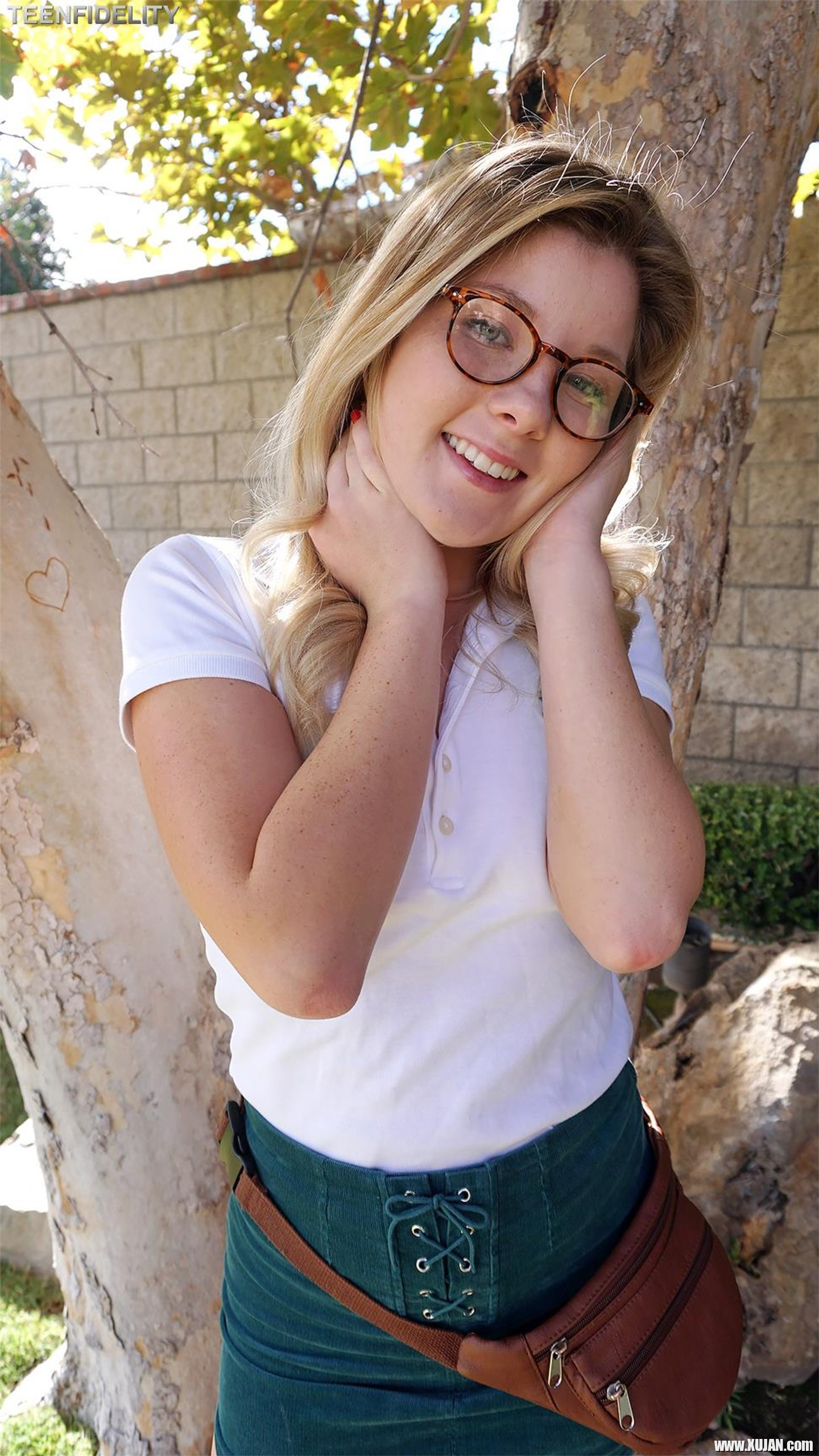 Sweet Katie Sloane showing her sexy Bod - Photo #3274039
