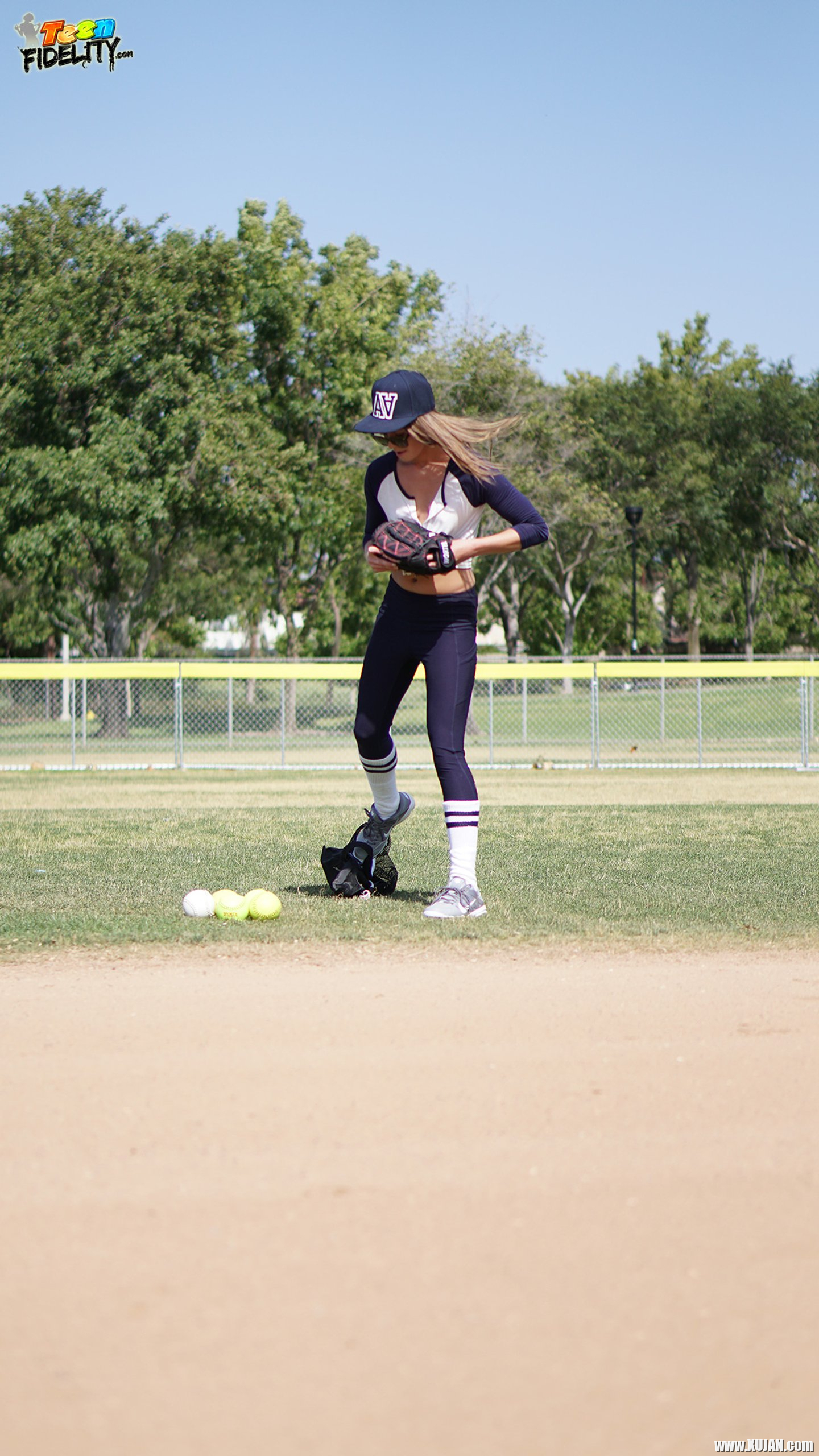 Sexy Babe Candice Ferguson scores a Home Run - Photo #3277403