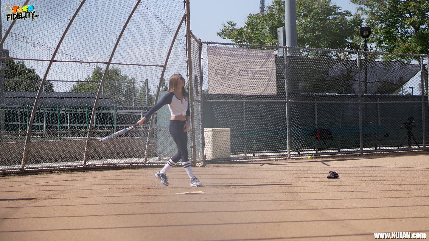 Sexy Babe Candice Ferguson scores a Home Run - Photo #3277410
