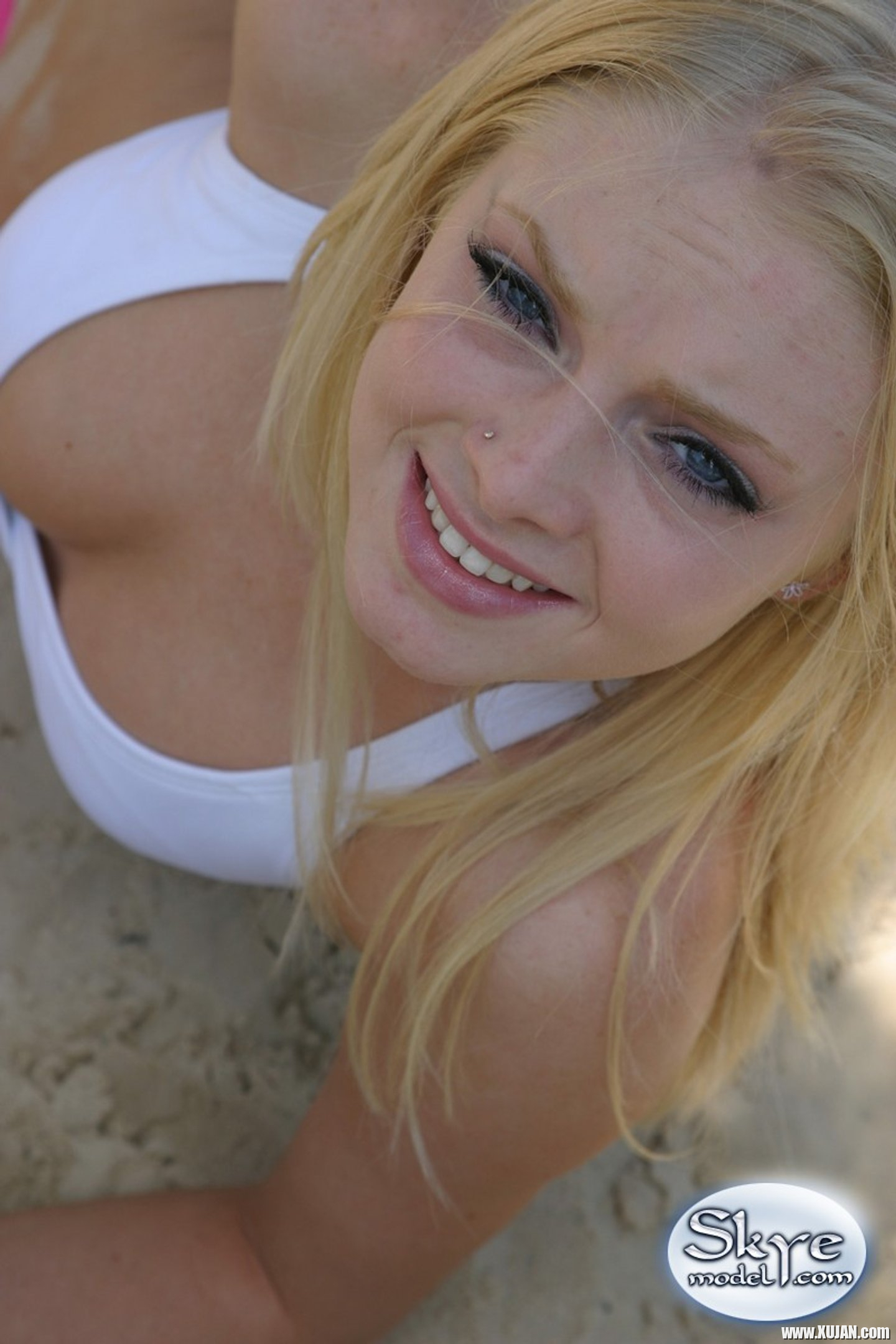 Sexy Skye Model posing in a cute Bikini on the Beach - Photo #3280696