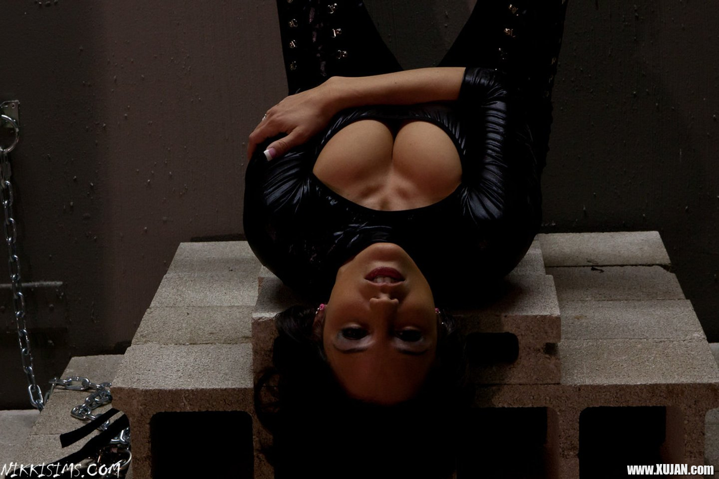 Nikki Sims ties her big Tits up with Steel Chains - Photo #3281661