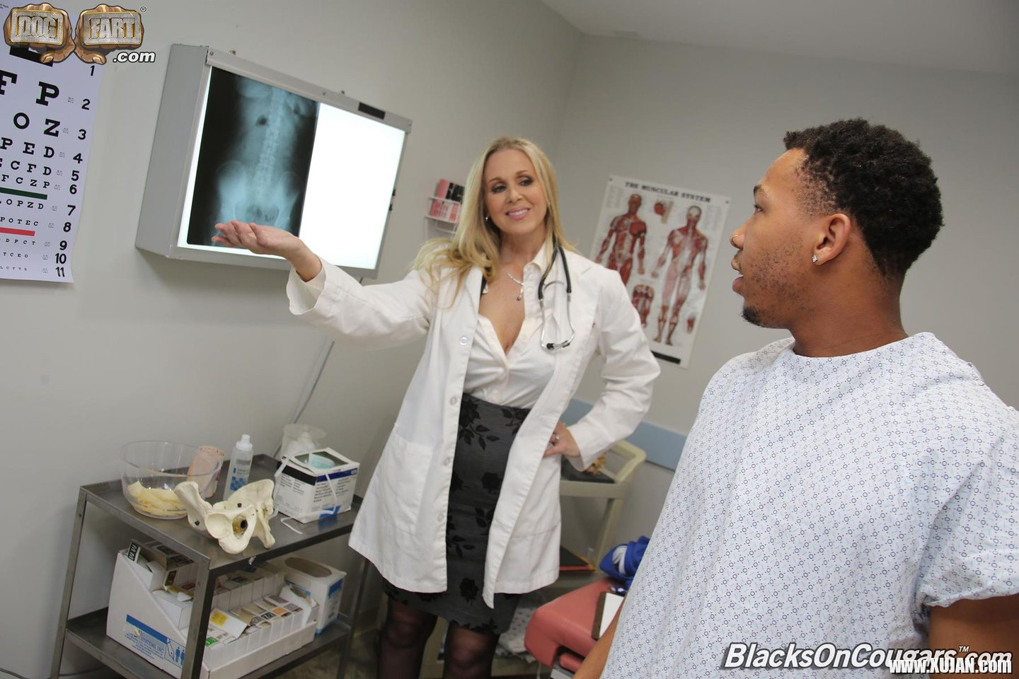 Busty Cougar Julia Ann likes to Ride a Black Dick - Photo #3282116