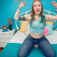 Pretty Electra Rayne shows off her amazing handjob skills