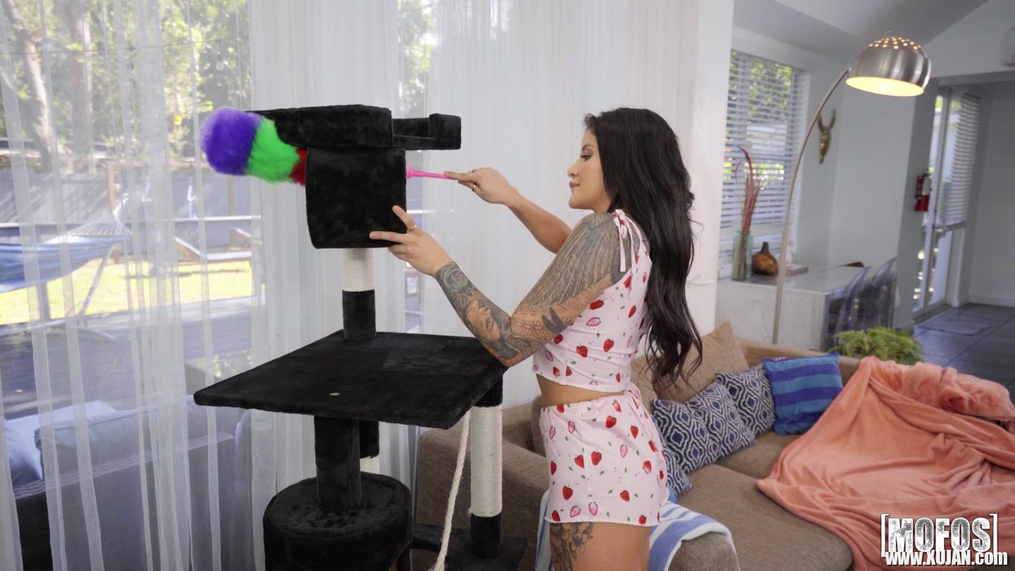 Reina Ryder scissoring with hot Electra Rayne - Photo #3282305