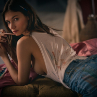 Stunning Ilvy Kokomo strips out of Her tight Jeans