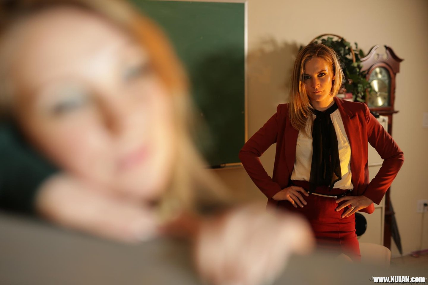 Mona Wales gets licked by her naughty Friend - Photo #3285293
