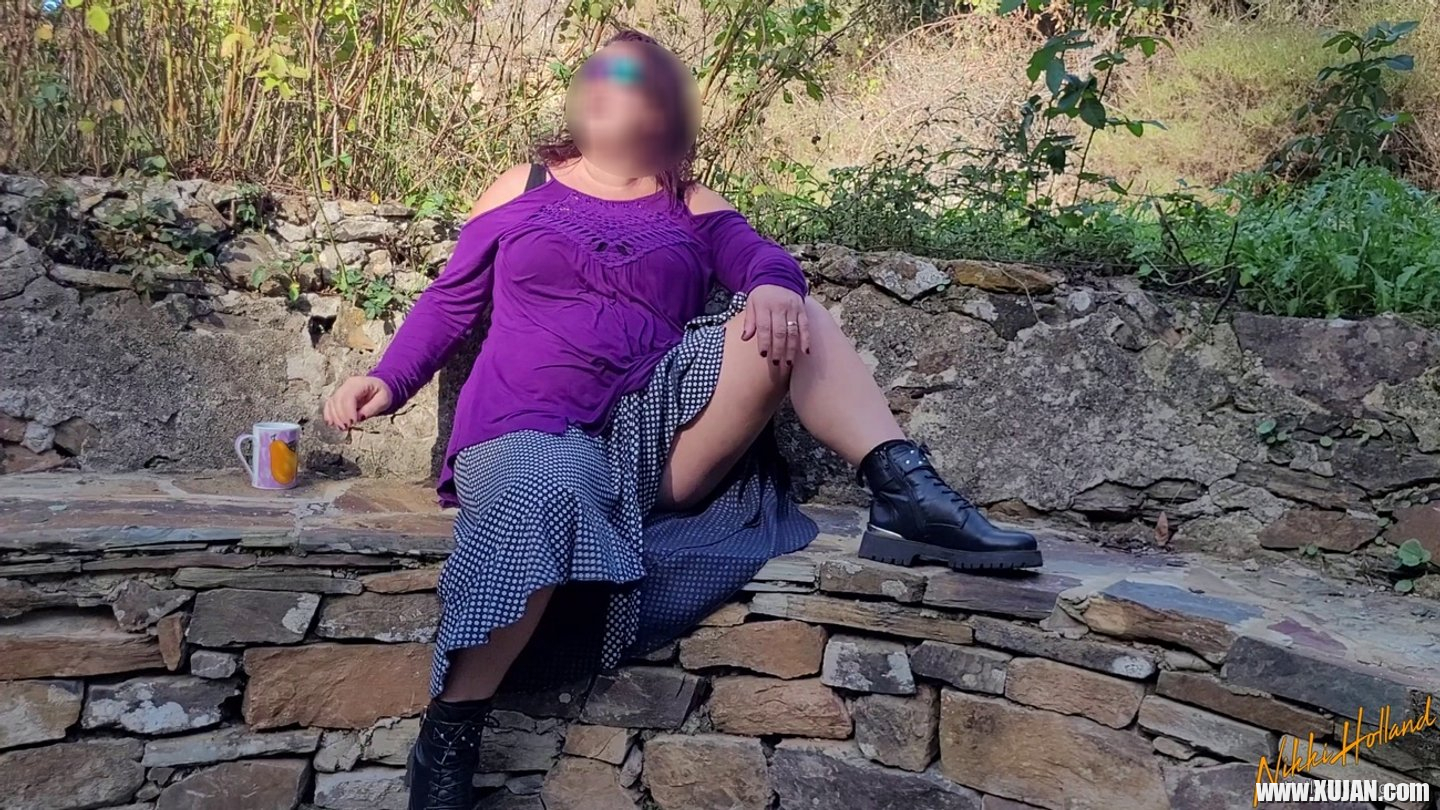 Solo BBW Nikki Holland playing with her wet pussy outdoors - Photo #3286813