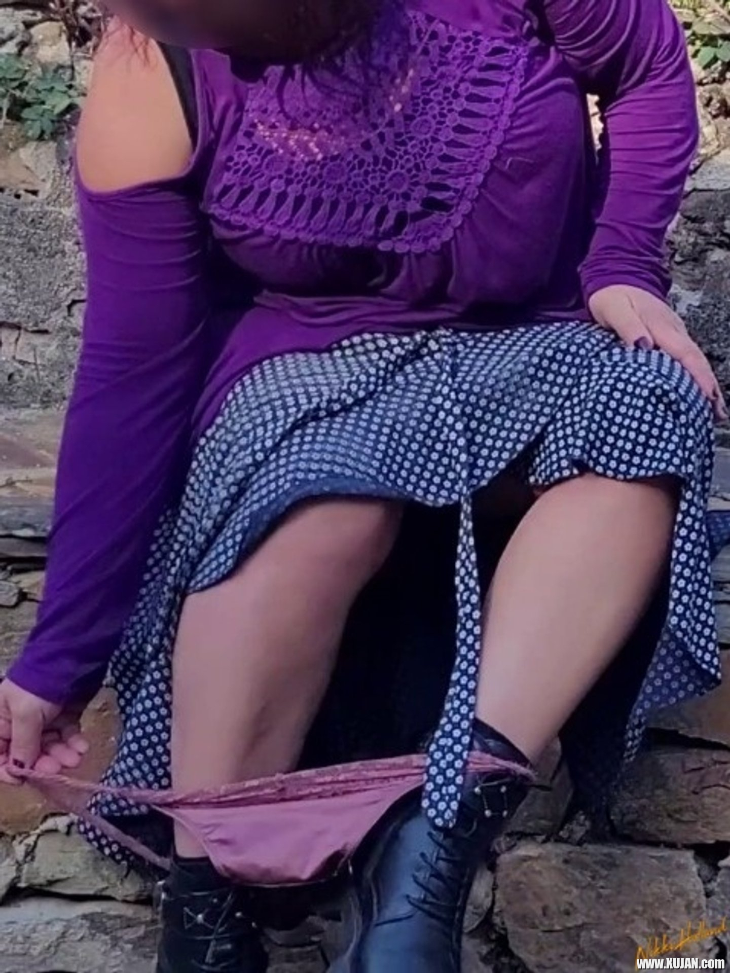 Solo BBW Nikki Holland playing with her wet pussy outdoors - Photo #3286815