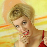 Slutty Girl Elizabeth Thorn gets double penetrated
