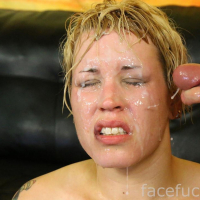 Slutty Girl Elizabeth Thorn gets double penetrated