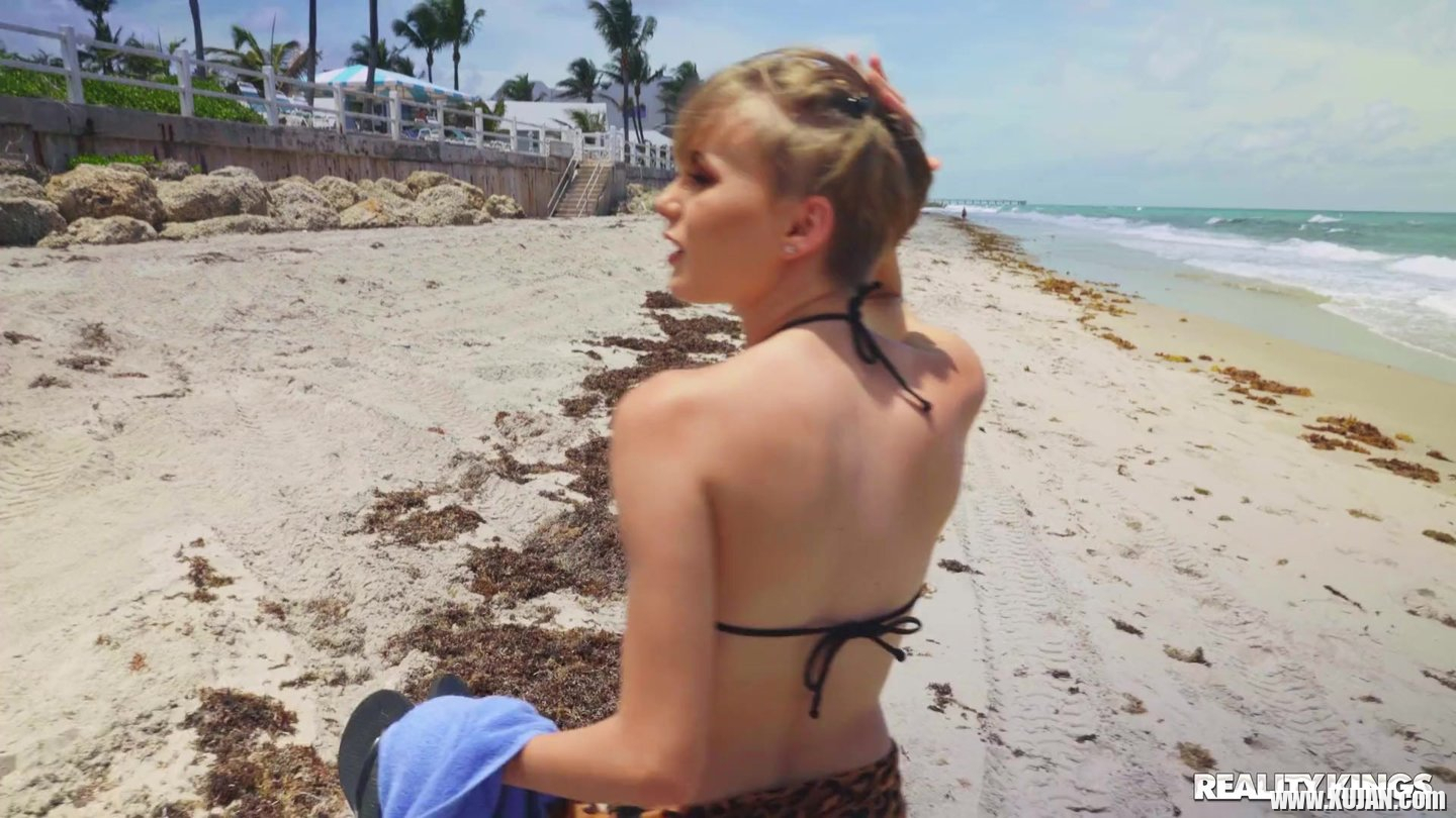 Alicia Williams gets picked up at the beach then banged in the hotel room - Photo #3291987