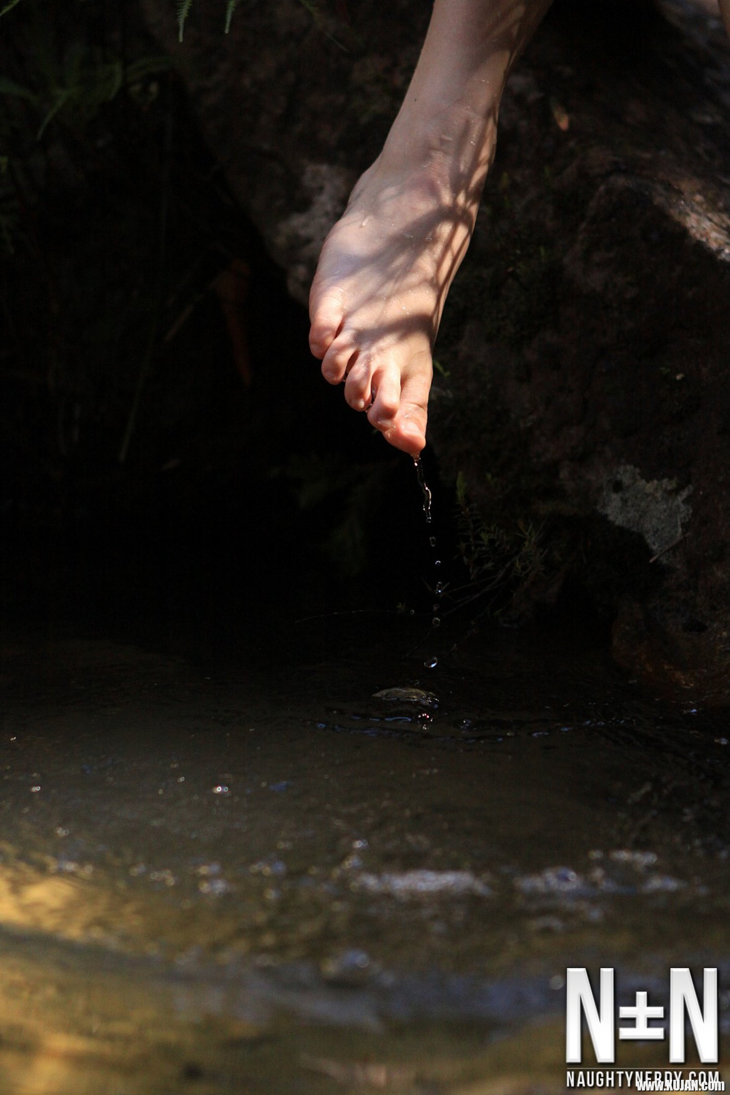 Aeryn Walker cools off her hot Body in a Stream - Photo #3292431