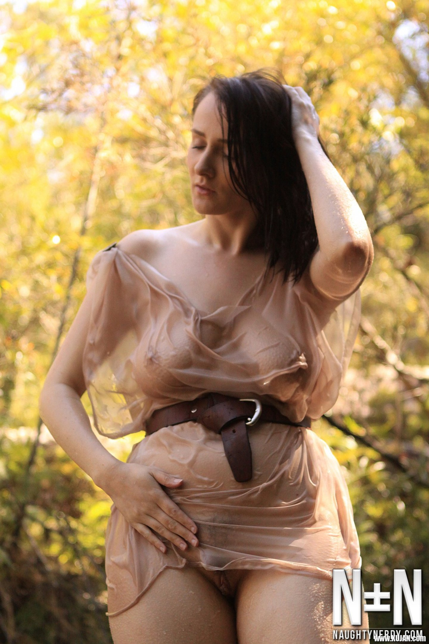 Aeryn Walker cools off her hot Body in a Stream - Photo #3292435