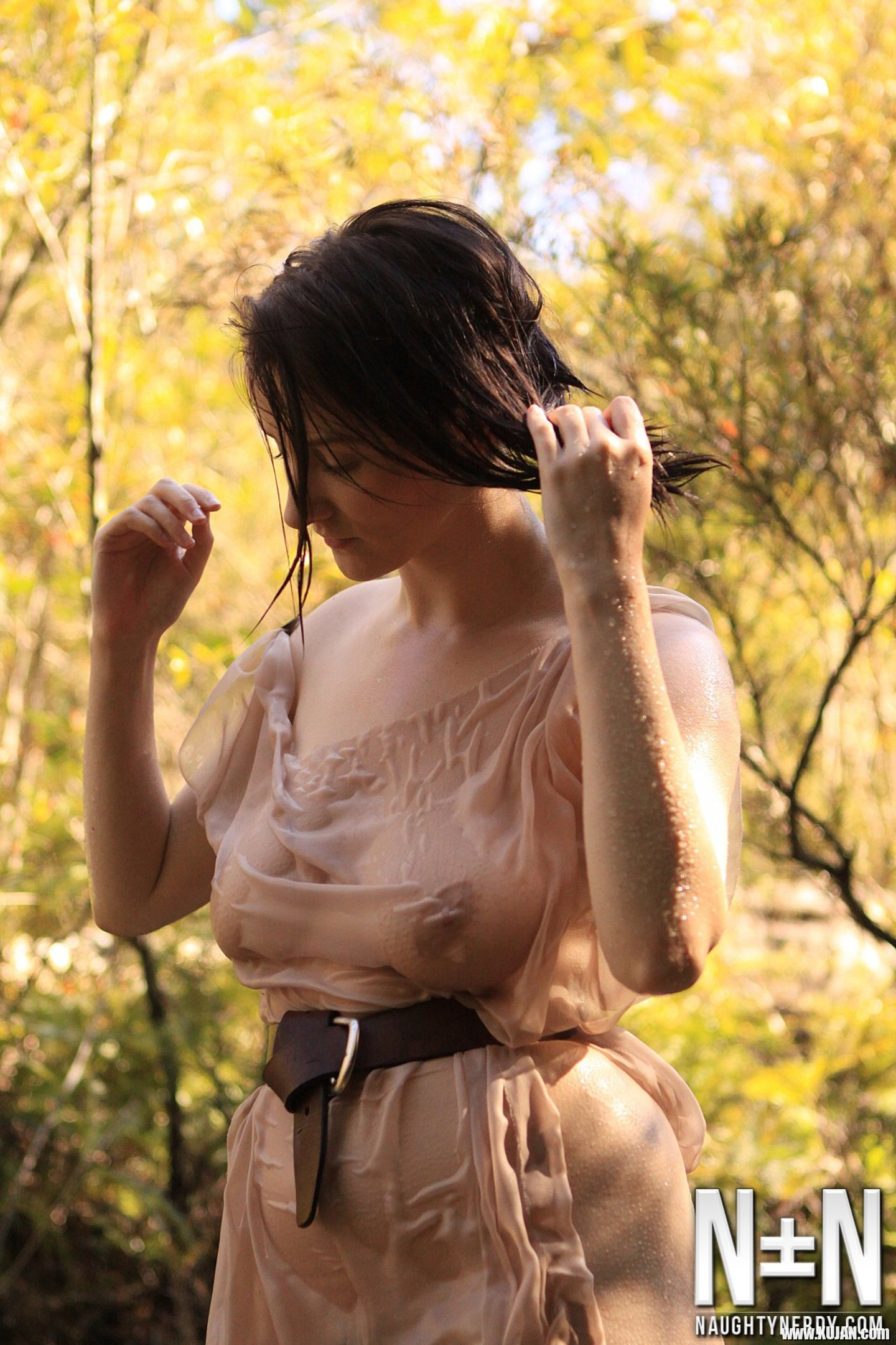 Aeryn Walker cools off her hot Body in a Stream - Photo #3292439