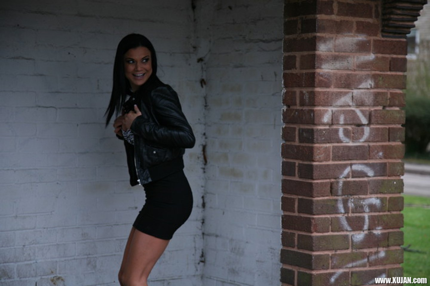 Kinky Jasmine Jae enjoys flashing some Guys - Photo #3293761