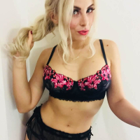 Vanesa Parks poses in a rather revealing Outfit