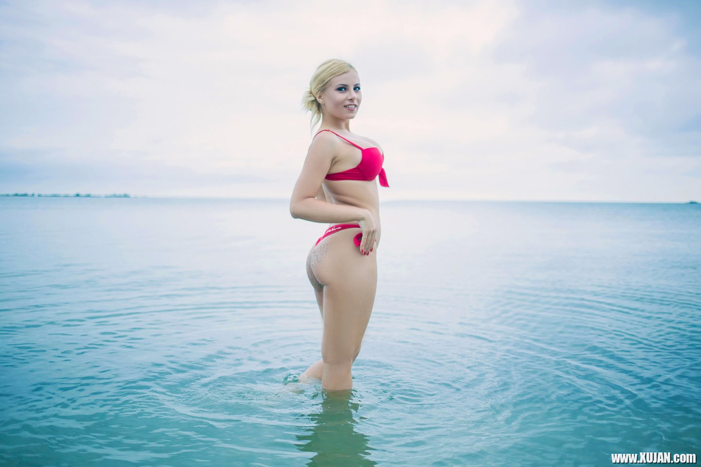 Vanesa Parks teases with a red Bikini at the Beach - Photo #3296039