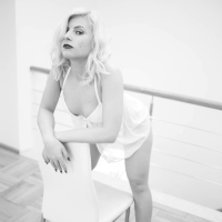 Classy Babe Vanesa Parks poses rather sensually