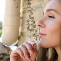 A lovely model Karissa Diamond teases on camera