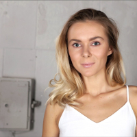 Petite cutie Karissa Diamond exposes her body