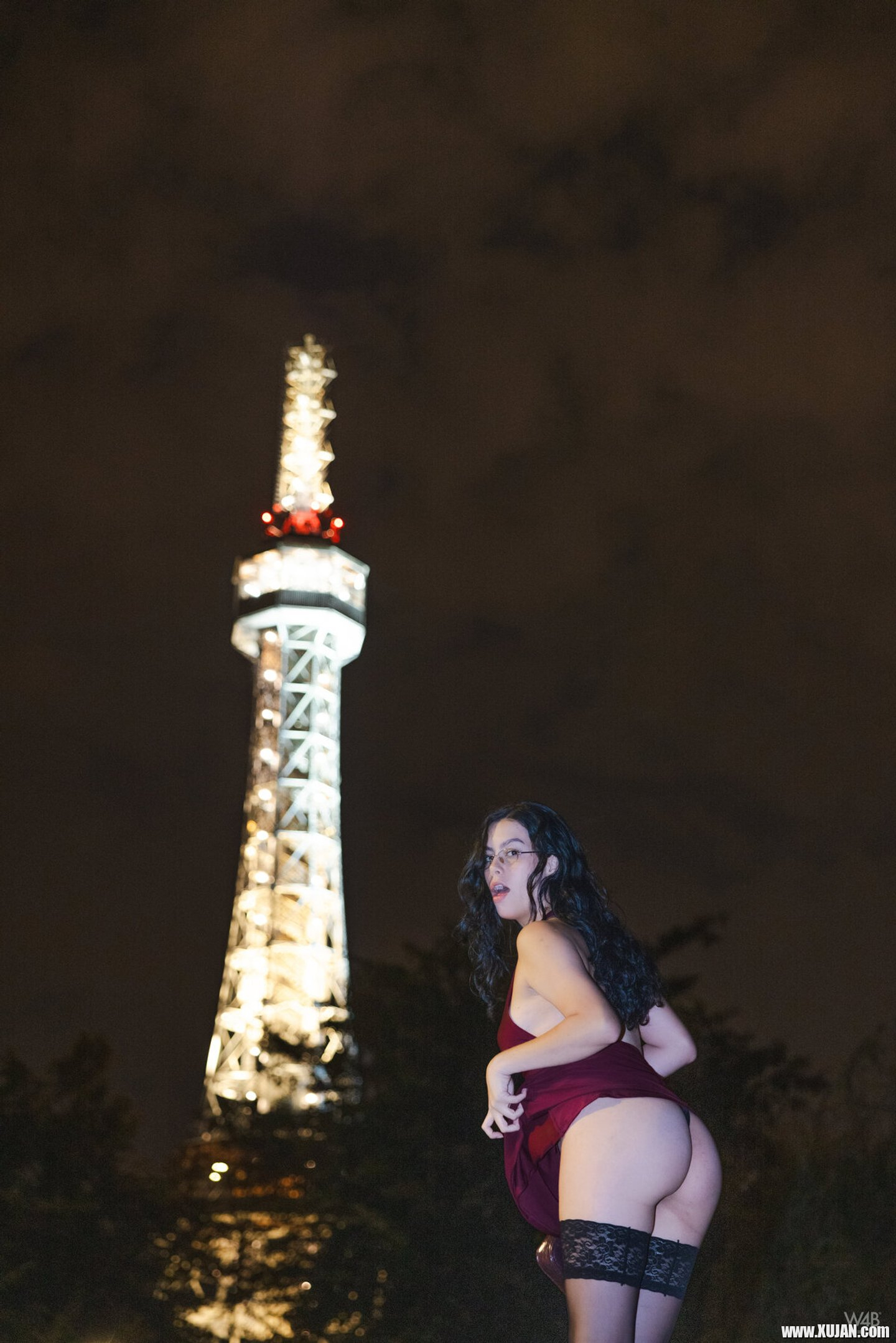 Lucky guy takes pics of his date Sally Hunter doing naked teases in public - Photo #3297850