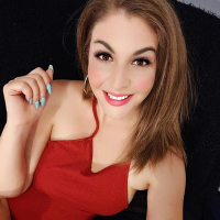 Layla Hills enjoys teasing and showing slim Figure