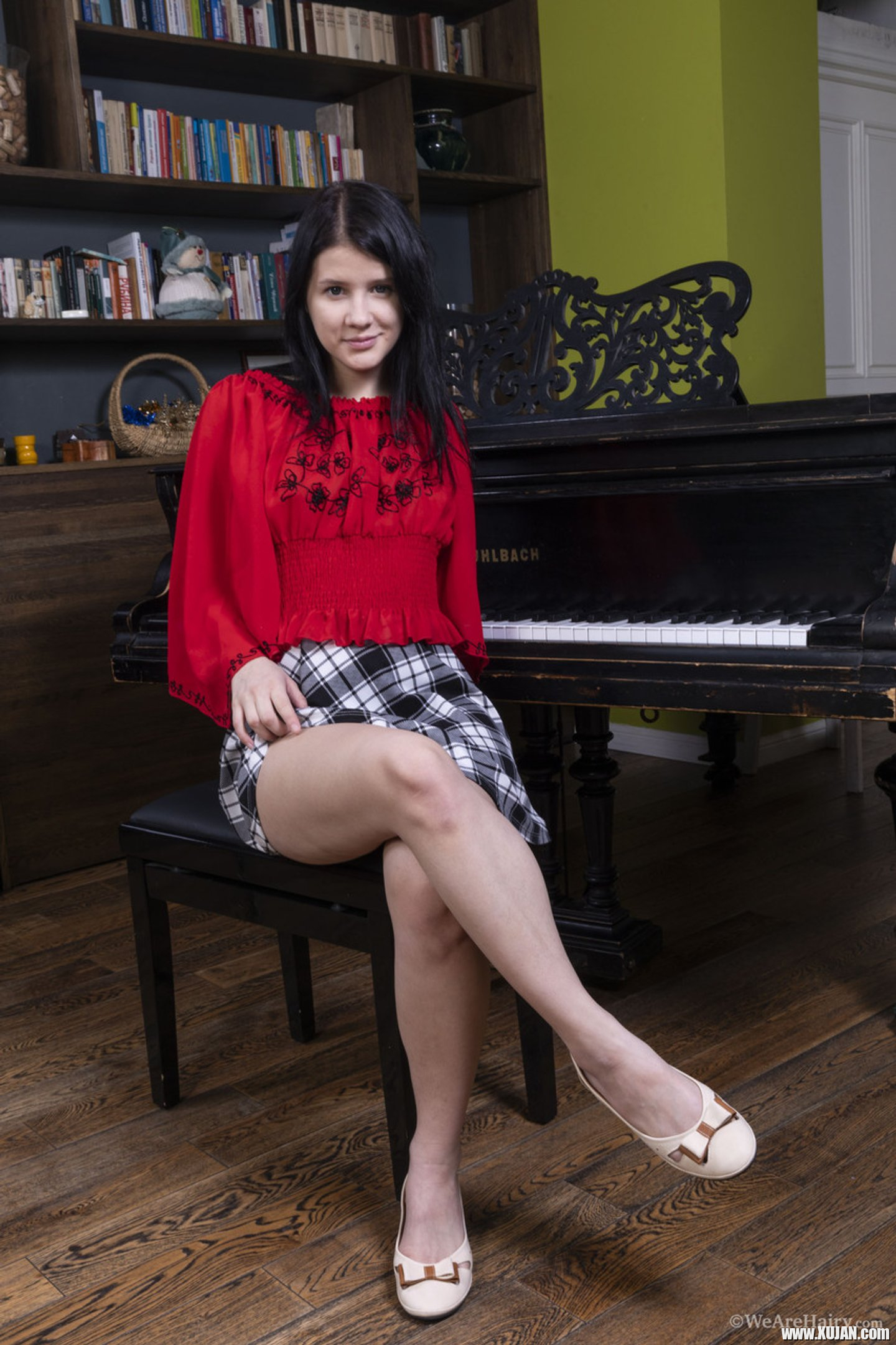 Brunette Viola Weber having fun while posing naked by the piano - Photo #3301047
