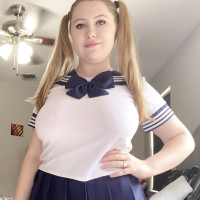 Bodacious girl nextdoor Emma Shay getting off