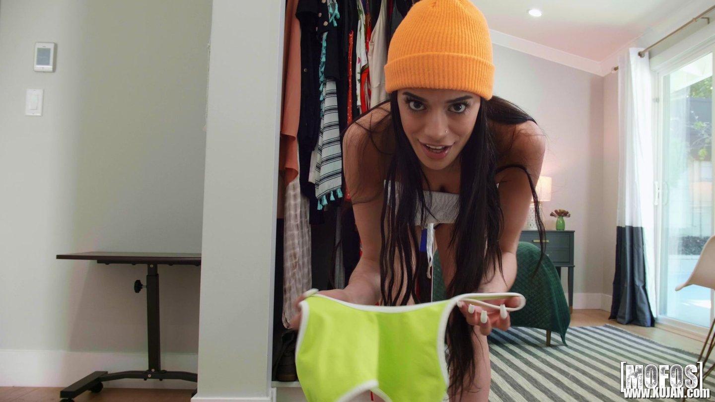 Savannah Sixx shares lucky Guys Dick with Morgan - Photo #3308526
