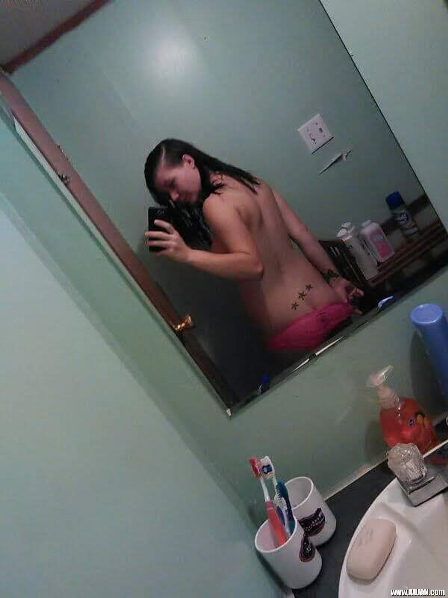 Pregnant chick Amanda Marks taking pictures of her sexy curves - Photo #3308916