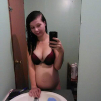 Pregnant chick Amanda Marks taking pictures of her sexy curves