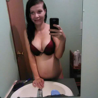 Pregnant chick Amanda Marks taking pictures of her sexy curves