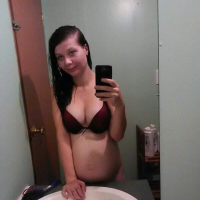 Pregnant chick Amanda Marks taking pictures of her sexy curves