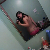 Pregnant chick Amanda Marks taking pictures of her sexy curves