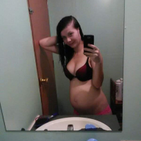 Pregnant chick Amanda Marks taking pictures of her sexy curves
